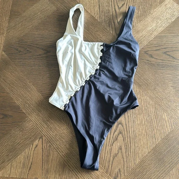 L*Space Solstice Btsy Cutout Colorblock One-Piece Swimsuit, X-Small, $220 - Picture 6 of 10